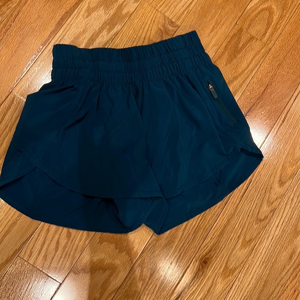 lululemon tracker short. Size 4. Worn one.